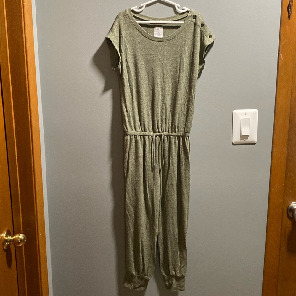 “WORN ONCE” GIRLS ONE  PIECE JUMPSUIT SIZE SMALL (7)! GREAT CONDITION.